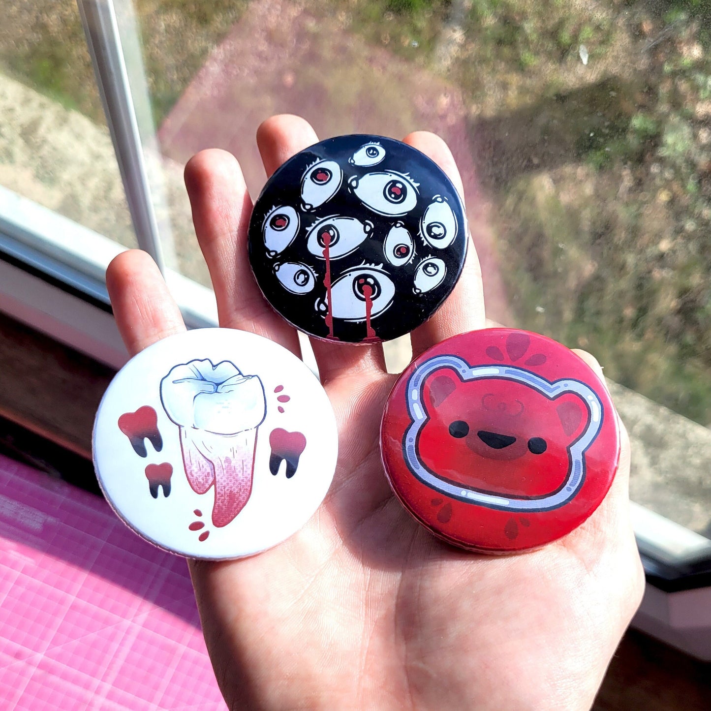 Gore Eyeball Teeth Badges! / Horror Button Pin for Backpacks, Lanyards, Jackets